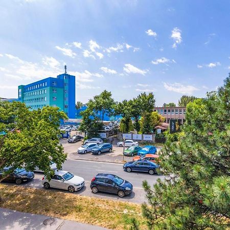 Apartment 20 Minutes From City Center W Netflix, Coffee Or Tea & Parking Bratislava Buitenkant foto