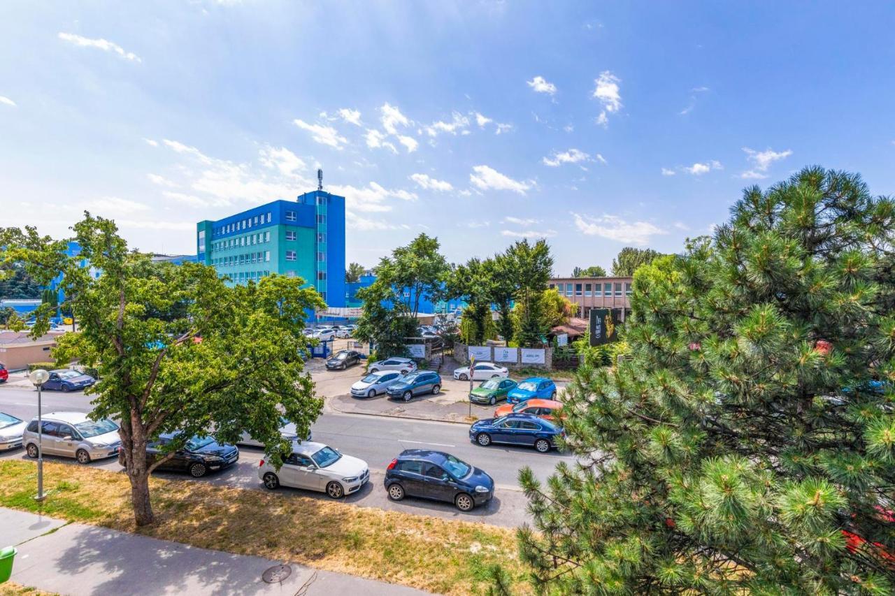 Apartment 20 Minutes From City Center W Netflix, Coffee Or Tea & Parking Bratislava Buitenkant foto