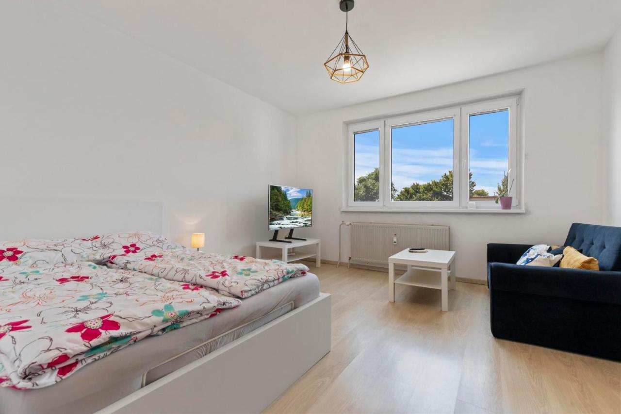 Apartment 20 Minutes From City Center W Netflix, Coffee Or Tea & Parking Bratislava Buitenkant foto
